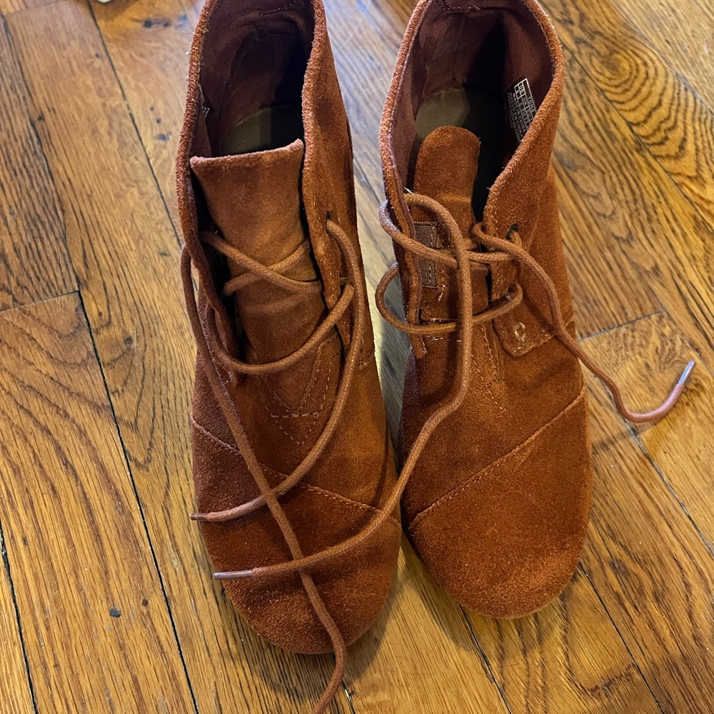 Toms Women's Suede Lace-Up Shoes - Rust Brown